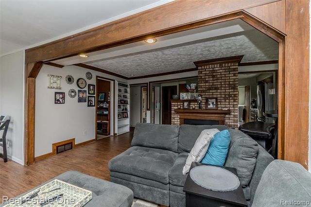 9393 Boncrest Street, Commerce Twp, MI 48382
