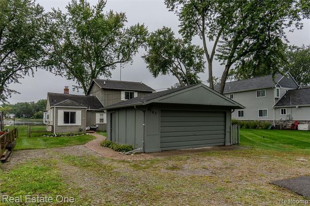 9393 Boncrest Street, Commerce Twp, MI 48382