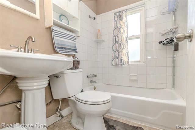 9393 Boncrest Street, Commerce Twp, MI 48382