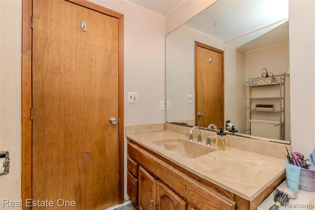 9393 Boncrest Street, Commerce Twp, MI 48382