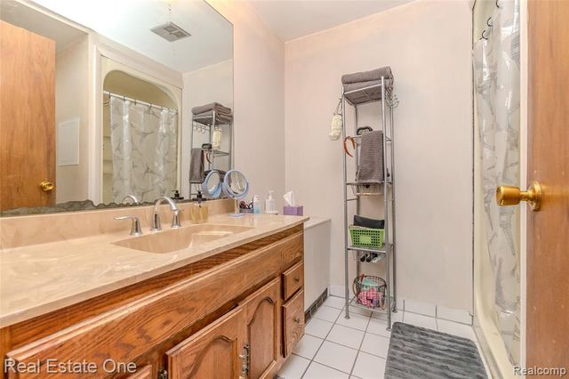 9393 Boncrest Street, Commerce Twp, MI 48382