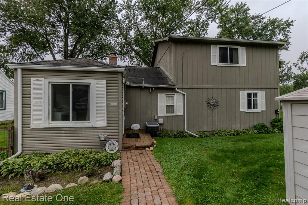 9393 Boncrest Street, Commerce Twp, MI 48382