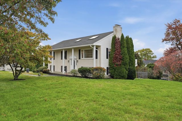 30 Overlook Dr, Methuen, MA 01844