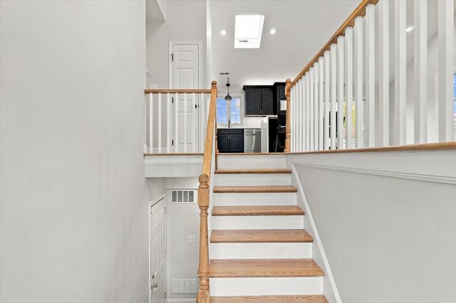 30 Overlook Dr, Methuen, MA 01844