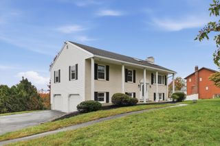 30 Overlook Dr, Methuen, MA 01844