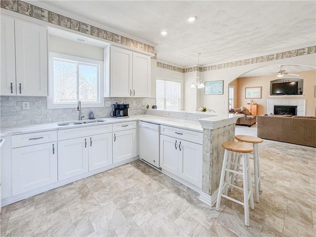 965 Sandoval DR, Virginia Beach, VA 23454