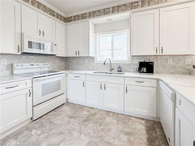 965 Sandoval DR, Virginia Beach, VA 23454