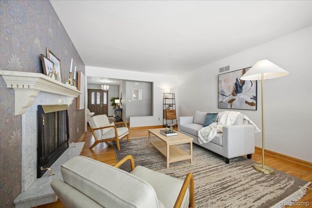 32523 Newcastle Drive, Warren, MI 48093