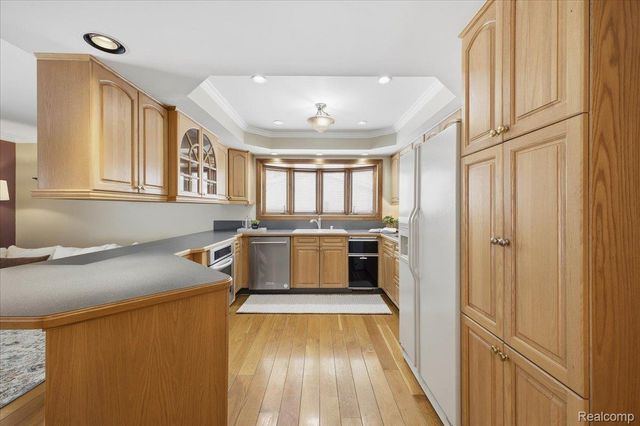 32523 Newcastle Drive, Warren, MI 48093