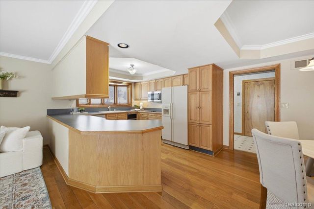 32523 Newcastle Drive, Warren, MI 48093