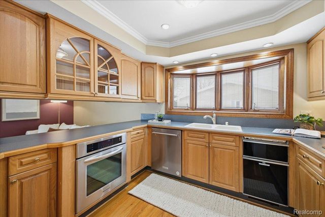 32523 Newcastle Drive, Warren, MI 48093