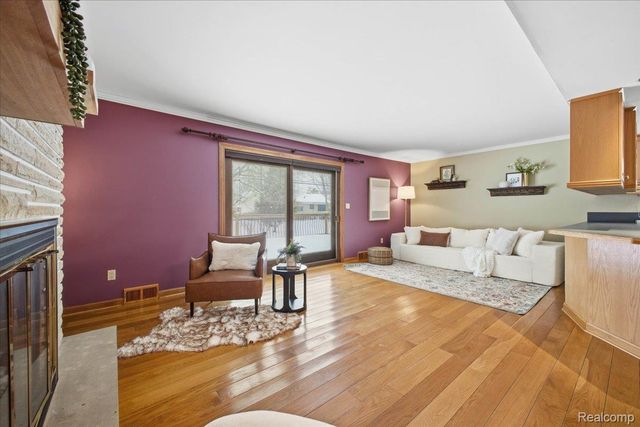 32523 Newcastle Drive, Warren, MI 48093