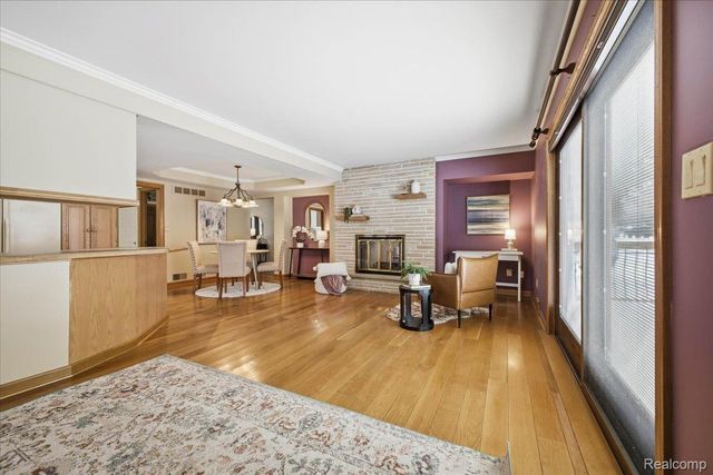 32523 Newcastle Drive, Warren, MI 48093