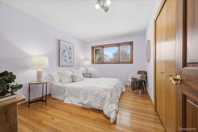 32523 Newcastle Drive, Warren, MI 48093