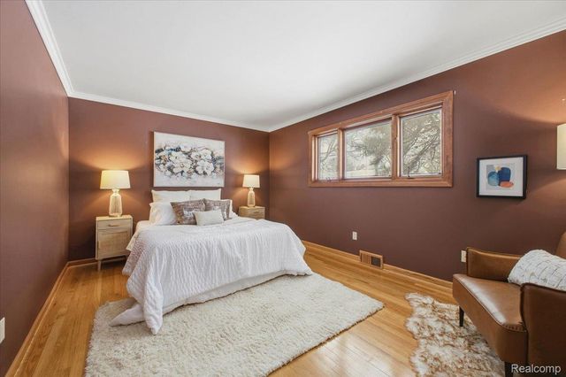 32523 Newcastle Drive, Warren, MI 48093