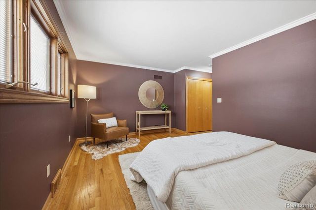 32523 Newcastle Drive, Warren, MI 48093