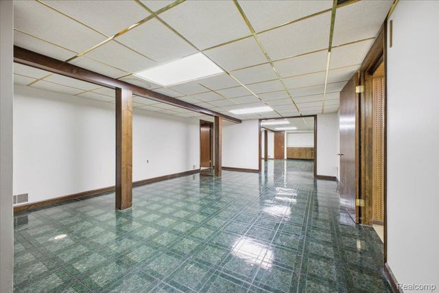 32523 Newcastle Drive, Warren, MI 48093