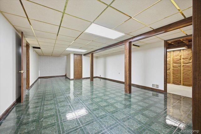 32523 Newcastle Drive, Warren, MI 48093