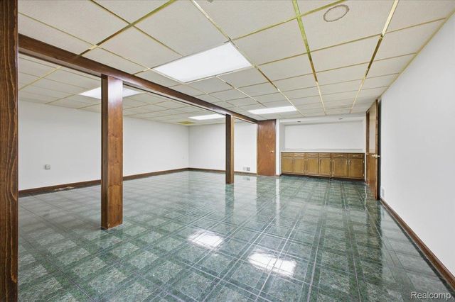 32523 Newcastle Drive, Warren, MI 48093