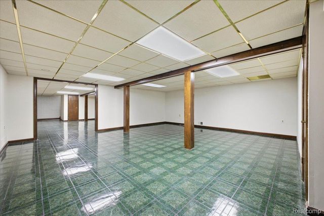 32523 Newcastle Drive, Warren, MI 48093