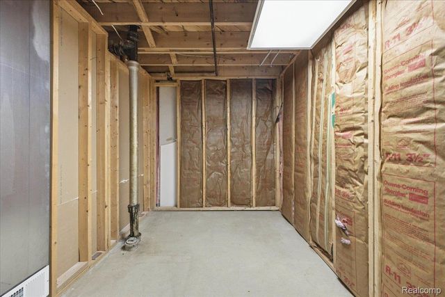 32523 Newcastle Drive, Warren, MI 48093