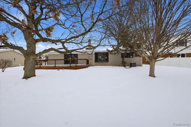 32523 Newcastle Drive, Warren, MI 48093