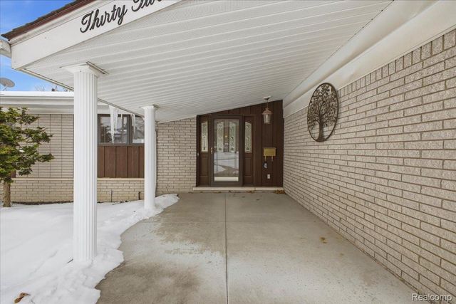 32523 Newcastle Drive, Warren, MI 48093