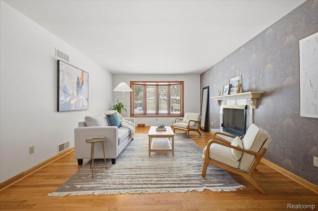 32523 Newcastle Drive, Warren, MI 48093