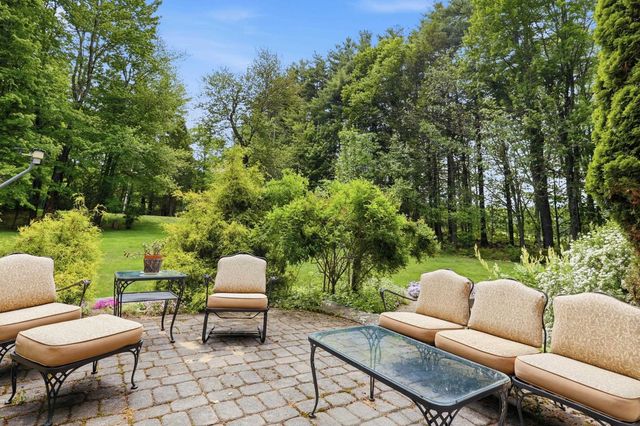28 Island Road, Deerfield, NH 03037