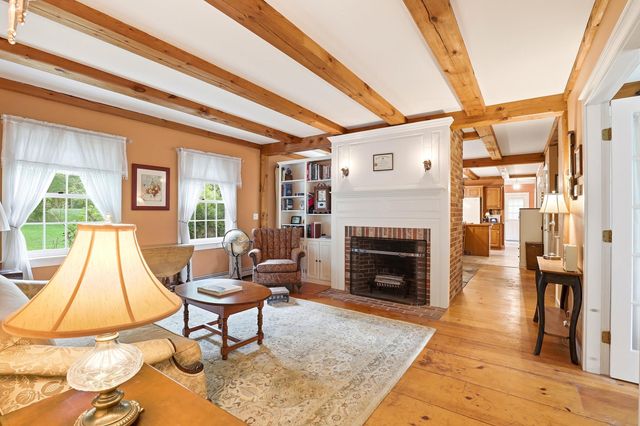 28 Island Road, Deerfield, NH 03037