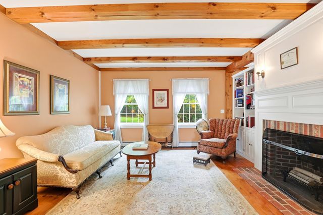 28 Island Road, Deerfield, NH 03037