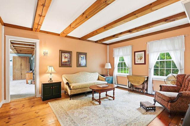 28 Island Road, Deerfield, NH 03037