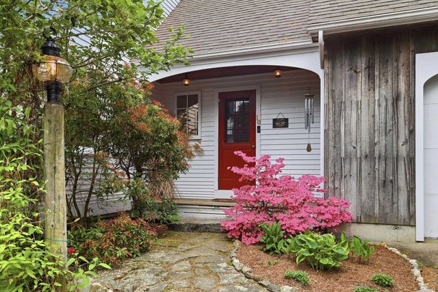 28 Island Road, Deerfield, NH 03037