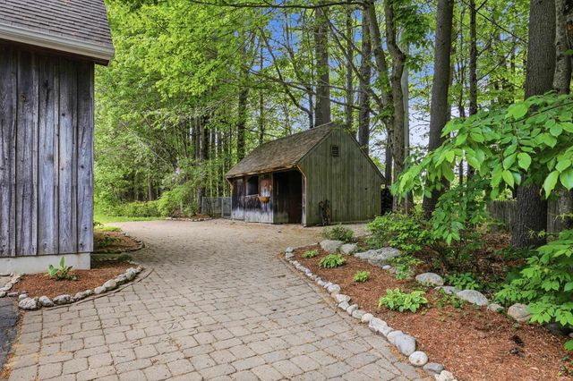 28 Island Road, Deerfield, NH 03037