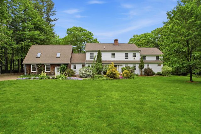 28 Island Road, Deerfield, NH 03037