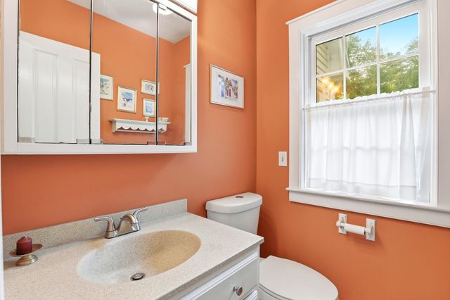 28 Island Road, Deerfield, NH 03037