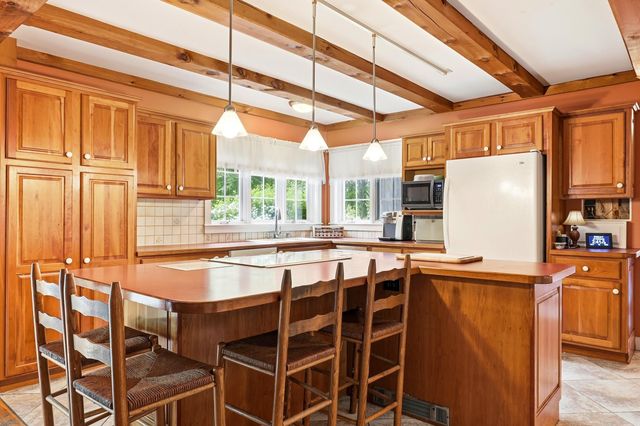 28 Island Road, Deerfield, NH 03037