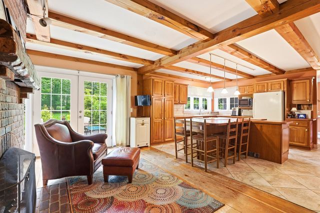 28 Island Road, Deerfield, NH 03037