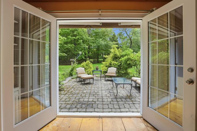 28 Island Road, Deerfield, NH 03037