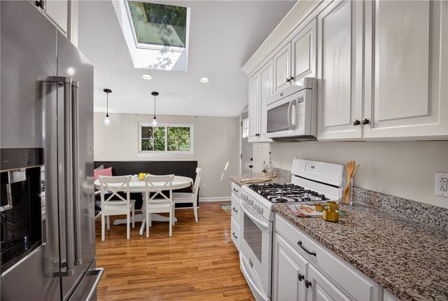 2406 Morrow Pl, Bethel Park, PA 15102