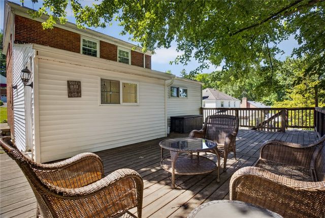 2406 Morrow Pl, Bethel Park, PA 15102