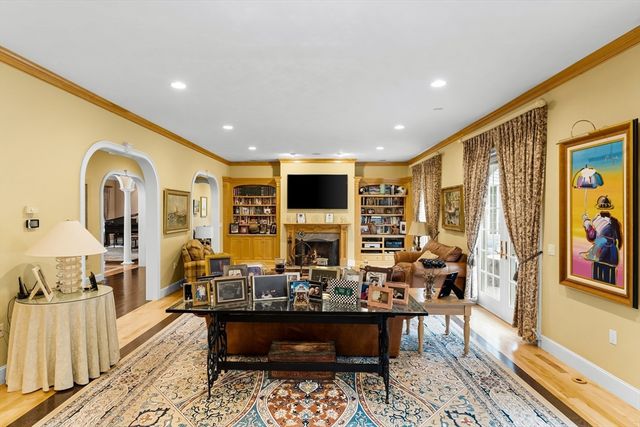 6 Steel Rd, Hopedale, MA 01747