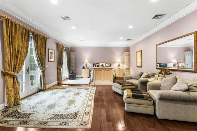 6 Steel Rd, Hopedale, MA 01747