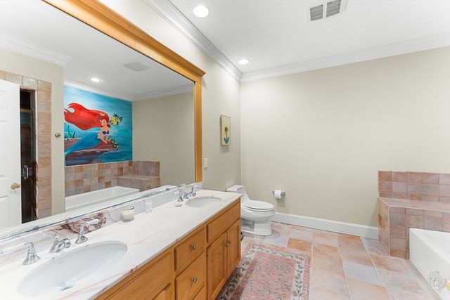 6 Steel Rd, Hopedale, MA 01747