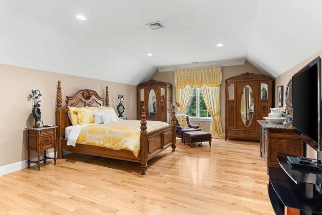 6 Steel Rd, Hopedale, MA 01747