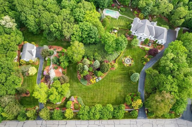 6 Steel Rd, Hopedale, MA 01747