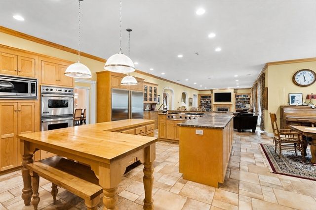 6 Steel Rd, Hopedale, MA 01747