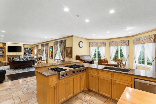 6 Steel Rd, Hopedale, MA 01747