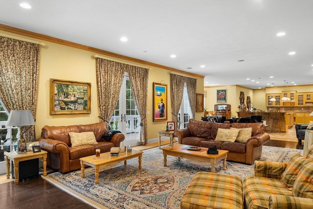 6 Steel Rd, Hopedale, MA 01747