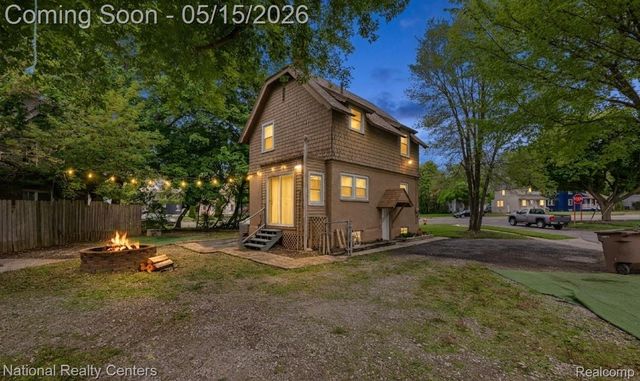 686 N Perry Street, Pontiac, MI 48342